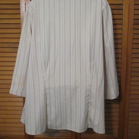 DCC Woman Stretch top tan V neck button down 3/4 sleeve blouse like new size 2x - Picture 7 of 8